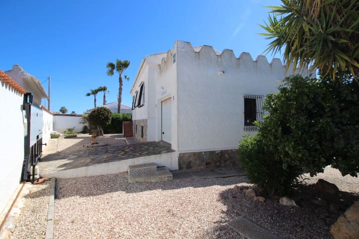 3 sypialnia Willa na sprzedaż w Torrevieja z basenem - 349 000 € (Ref: 9721147)