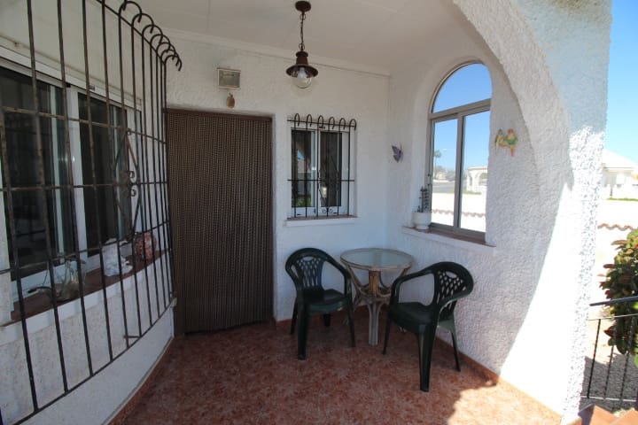 3 sypialnia Willa na sprzedaż w Torrevieja z basenem - 349 000 € (Ref: 9721147)