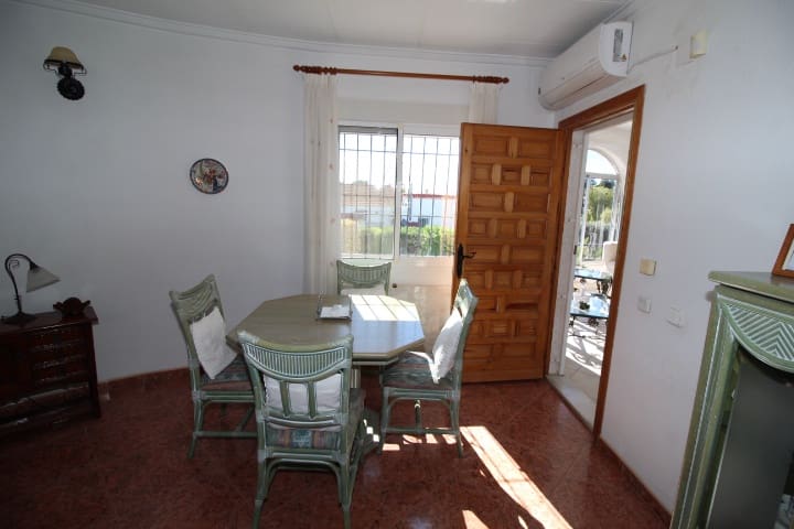 3 sypialnia Willa na sprzedaż w Torrevieja z basenem - 349 000 € (Ref: 9721147)