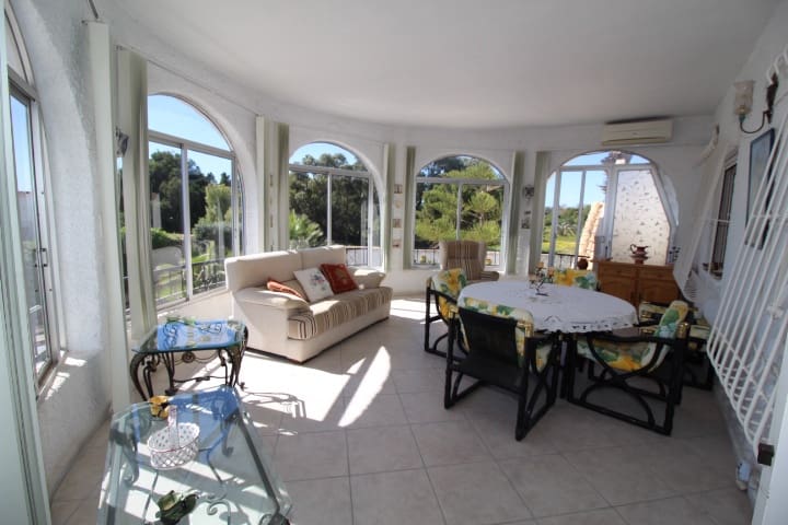 3 sypialnia Willa na sprzedaż w Torrevieja z basenem - 349 000 € (Ref: 9721147)