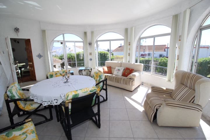 3 sypialnia Willa na sprzedaż w Torrevieja z basenem - 349 000 € (Ref: 9721147)