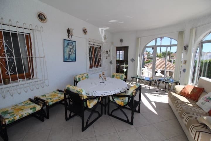 3 sypialnia Willa na sprzedaż w Torrevieja z basenem - 349 000 € (Ref: 9721147)