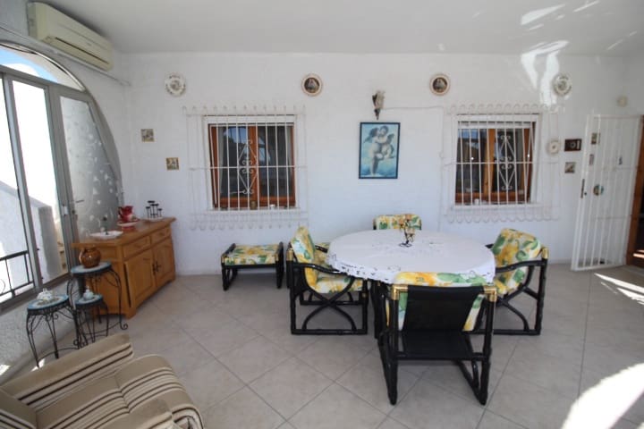 3 sypialnia Willa na sprzedaż w Torrevieja z basenem - 349 000 € (Ref: 9721147)