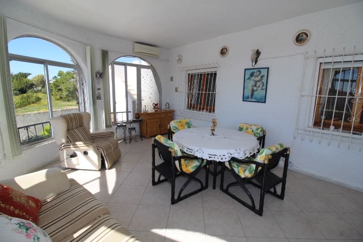 3 sypialnia Willa na sprzedaż w Torrevieja z basenem - 349 000 € (Ref: 9721147)