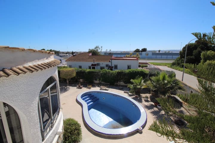 3 sypialnia Willa na sprzedaż w Torrevieja z basenem - 349 000 € (Ref: 9721147)