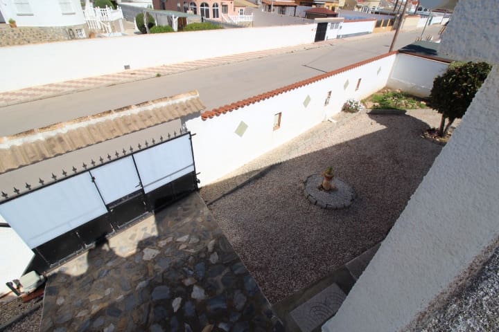 3 sypialnia Willa na sprzedaż w Torrevieja z basenem - 349 000 € (Ref: 9721147)