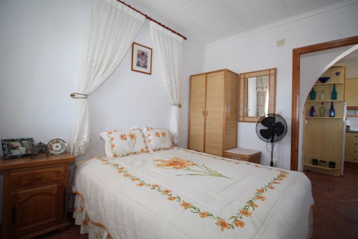 3 sypialnia Willa na sprzedaż w Torrevieja z basenem - 349 000 € (Ref: 9721147)