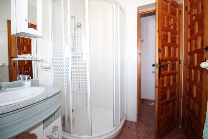 3 sypialnia Willa na sprzedaż w Torrevieja z basenem - 349 000 € (Ref: 9721147)