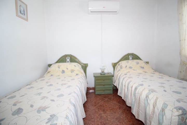 3 sypialnia Willa na sprzedaż w Torrevieja z basenem - 349 000 € (Ref: 9721147)