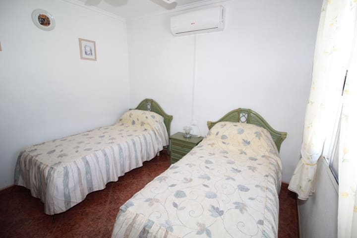 3 sypialnia Willa na sprzedaż w Torrevieja z basenem - 349 000 € (Ref: 9721147)