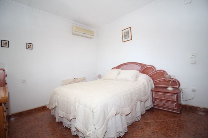 3 sypialnia Willa na sprzedaż w Torrevieja z basenem - 349 000 € (Ref: 9721147)