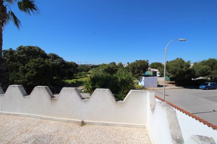 3 sypialnia Willa na sprzedaż w Torrevieja z basenem - 349 000 € (Ref: 9721147)