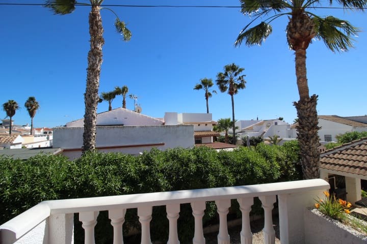 3 sypialnia Willa na sprzedaż w Torrevieja z basenem - 349 000 € (Ref: 9721147)