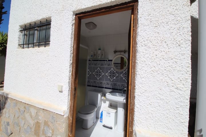 3 sypialnia Willa na sprzedaż w Torrevieja z basenem - 349 000 € (Ref: 9721147)