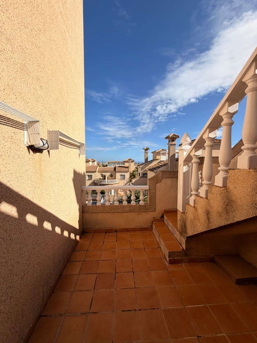 3 soverom Rekkehus til salgs i Orihuela Costa med svømmebasseng - € 239 000 (Ref: 9735214)