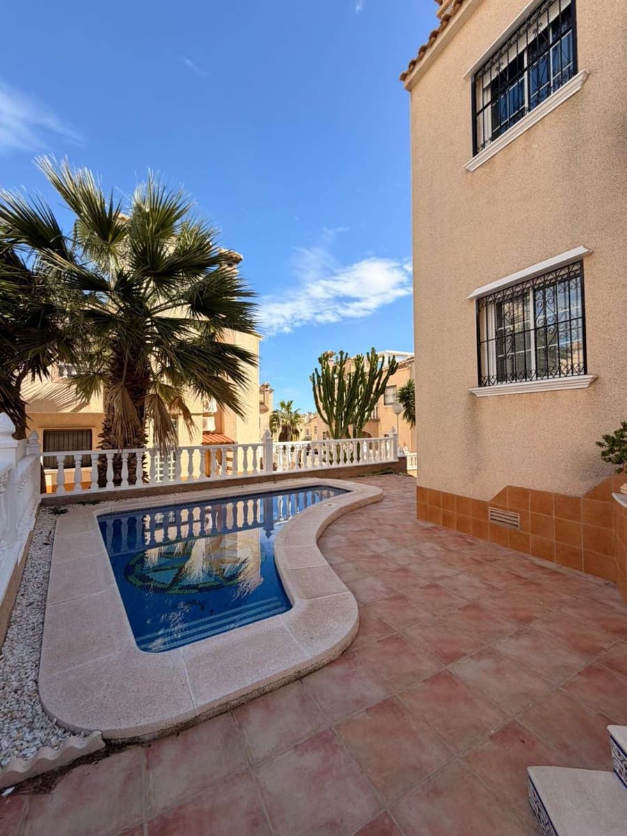 3 soverom Rekkehus til salgs i Orihuela Costa med svømmebasseng - € 239 000 (Ref: 9735214)