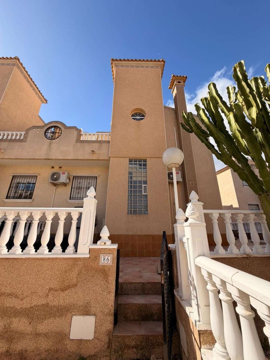 3 soverom Rekkehus til salgs i Orihuela Costa med svømmebasseng - € 239 000 (Ref: 9735214)