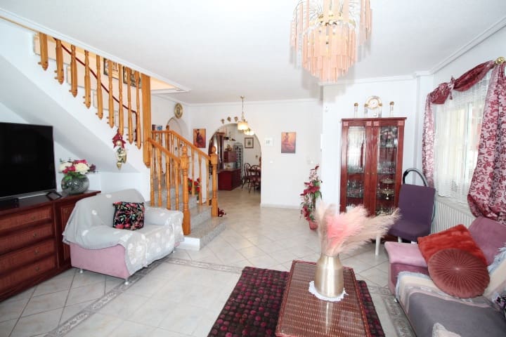 3 sypialnia Willa na sprzedaż w La Siesta z basenem - 370 000 € (Ref: 9790284)