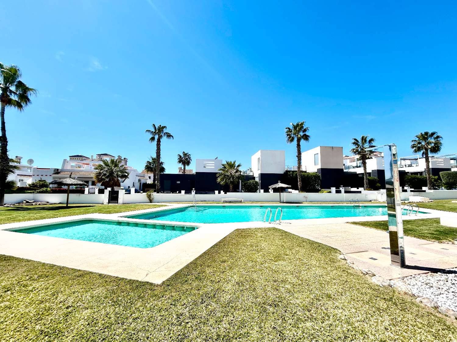 2 quarto Apartamento de Praia para venda em La Zenia com piscina - 275 000 € (Ref: 9806150)