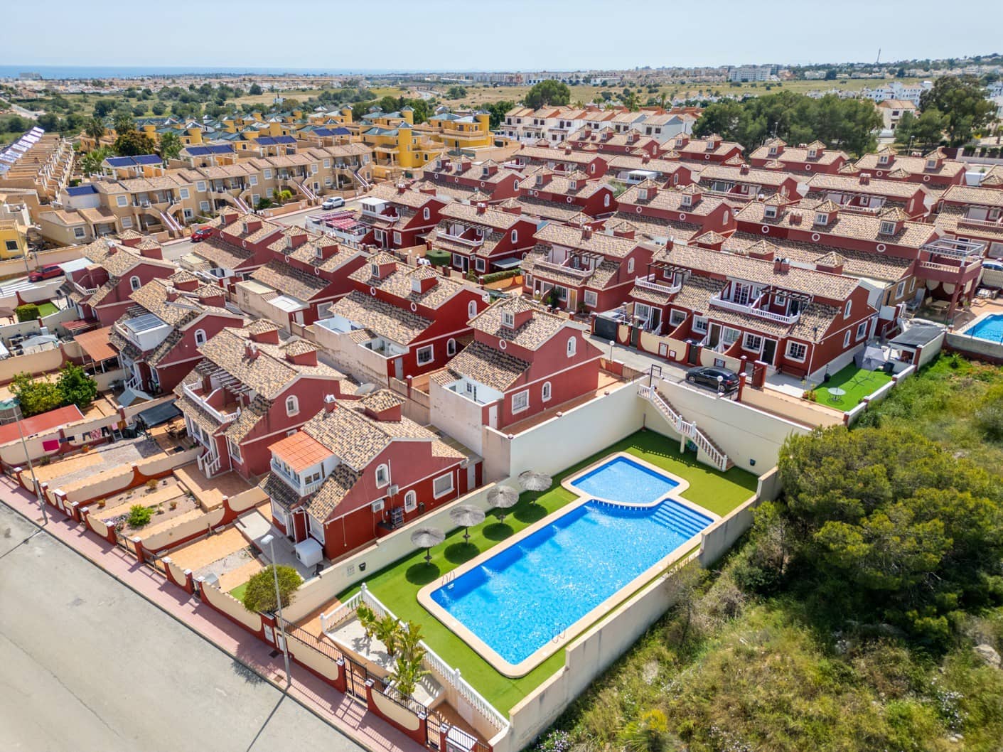 3 Zimmer Doppelhaus zu verkaufen in Orihuela Costa mit Pool - 269.800 € (Ref: 9811273)
