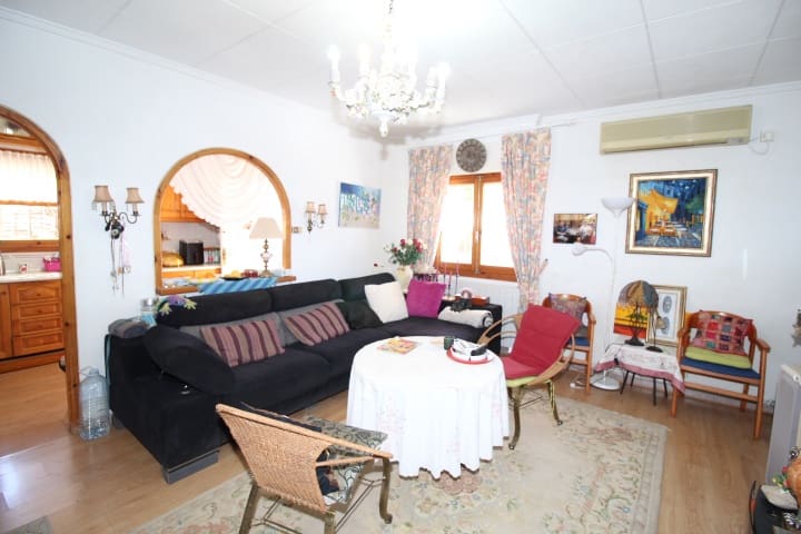 4 bedroom Villa for sale in Pilar de la Horadada with pool - € 350,000 (Ref: 9833299)