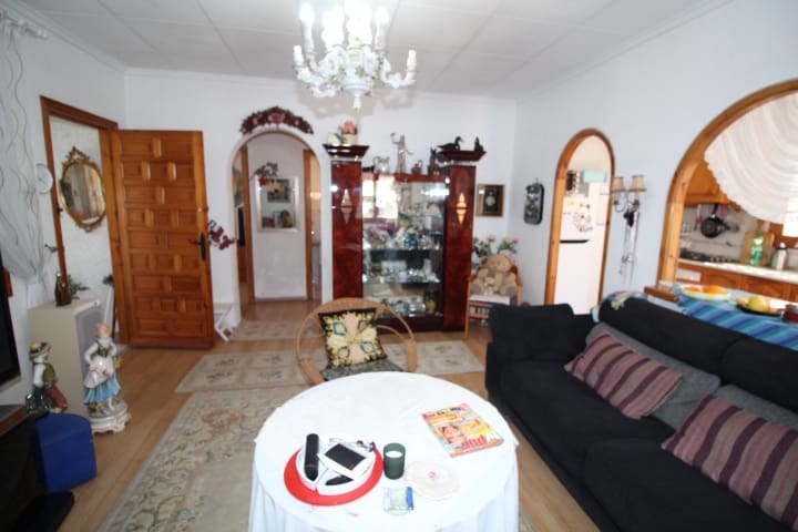 4 bedroom Villa for sale in Pilar de la Horadada with pool - € 350,000 (Ref: 9833299)