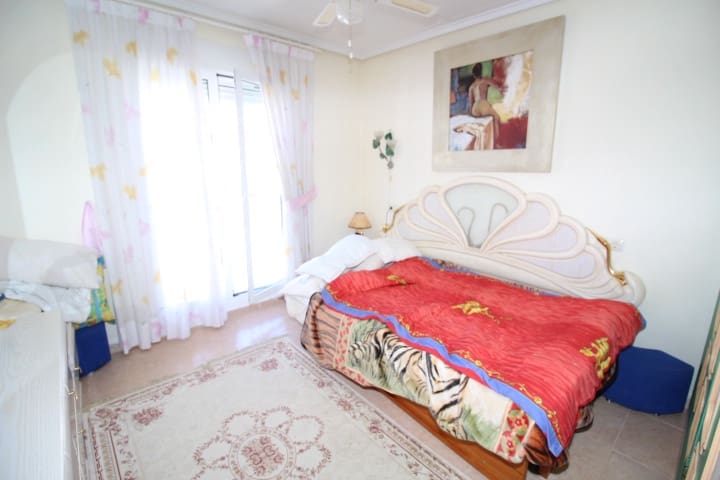 4 bedroom Villa for sale in Pilar de la Horadada with pool - € 350,000 (Ref: 9833299)