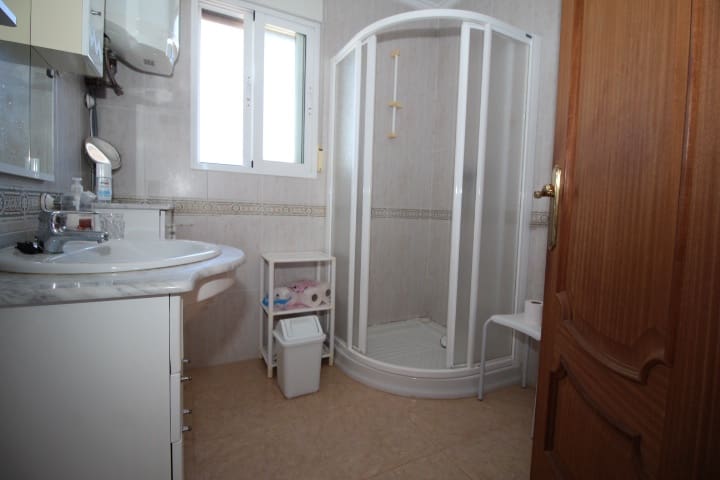 4 bedroom Villa for sale in Pilar de la Horadada with pool - € 350,000 (Ref: 9833299)