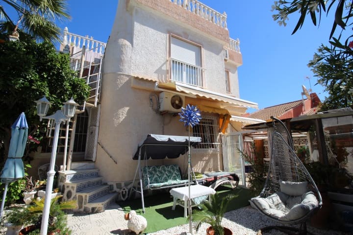 4 bedroom Villa for sale in Pilar de la Horadada with pool - € 350,000 (Ref: 9833299)