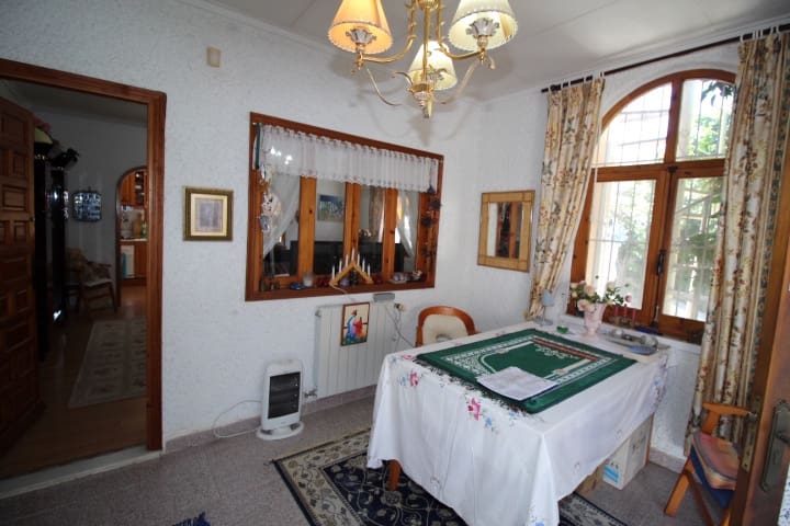 4 bedroom Villa for sale in Pilar de la Horadada with pool - € 350,000 (Ref: 9833299)
