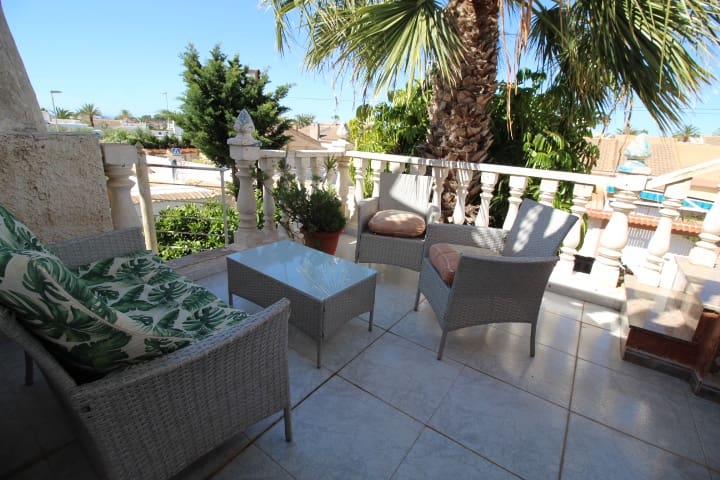 4 bedroom Villa for sale in Pilar de la Horadada with pool - € 350,000 (Ref: 9833299)