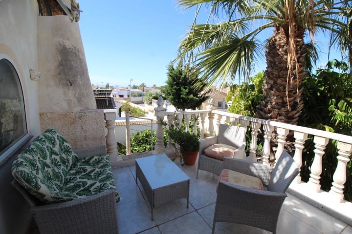 4 bedroom Villa for sale in Pilar de la Horadada with pool - € 350,000 (Ref: 9833299)
