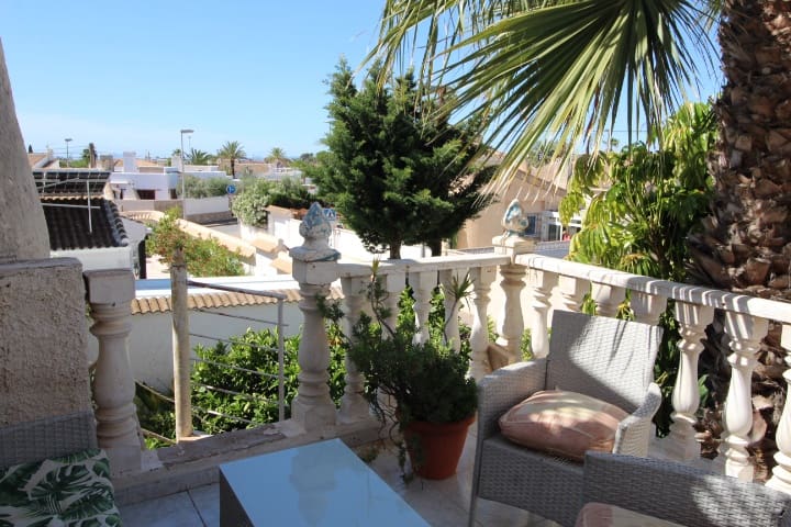 4 bedroom Villa for sale in Pilar de la Horadada with pool - € 350,000 (Ref: 9833299)
