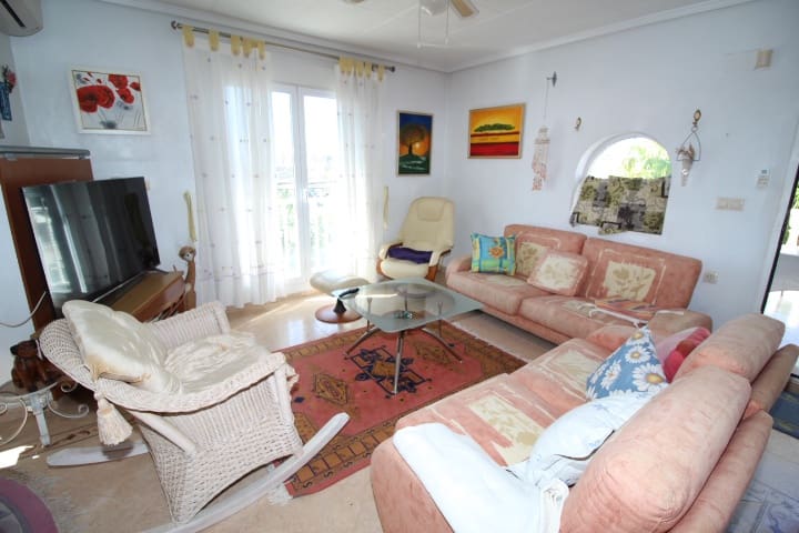 4 bedroom Villa for sale in Pilar de la Horadada with pool - € 350,000 (Ref: 9833299)