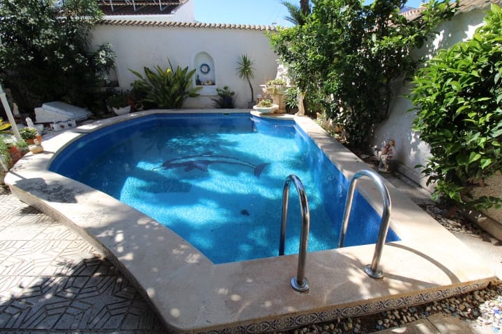 4 bedroom Villa for sale in Pilar de la Horadada with pool - € 350,000 (Ref: 9833299)