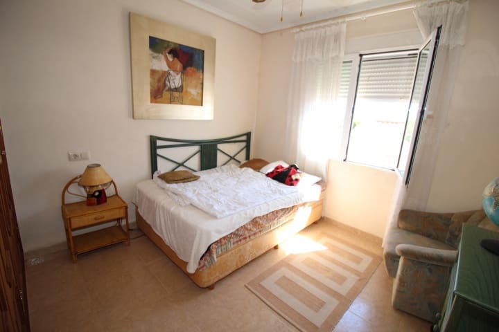 4 bedroom Villa for sale in Pilar de la Horadada with pool - € 350,000 (Ref: 9833299)