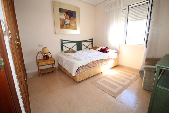 4 bedroom Villa for sale in Pilar de la Horadada with pool - € 350,000 (Ref: 9833299)