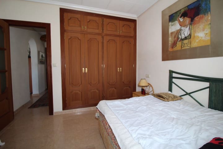 4 bedroom Villa for sale in Pilar de la Horadada with pool - € 350,000 (Ref: 9833299)