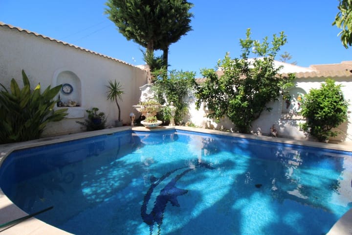 4 bedroom Villa for sale in Pilar de la Horadada with pool - € 350,000 (Ref: 9833299)