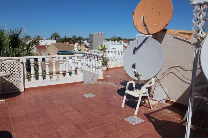 4 bedroom Villa for sale in Pilar de la Horadada with pool - € 350,000 (Ref: 9833299)
