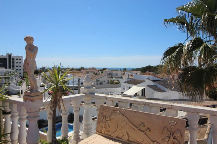 4 bedroom Villa for sale in Pilar de la Horadada with pool - € 350,000 (Ref: 9833299)