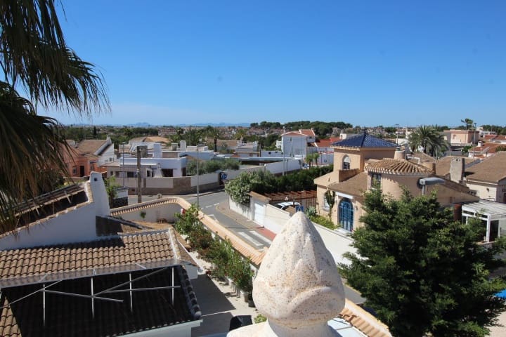 4 bedroom Villa for sale in Pilar de la Horadada with pool - € 350,000 (Ref: 9833299)