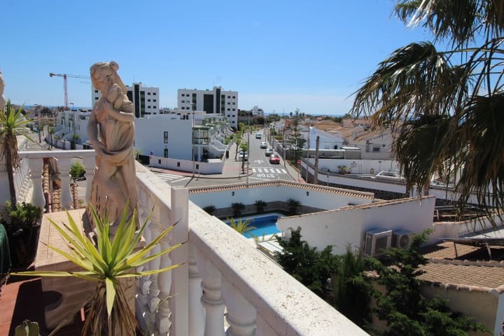 4 bedroom Villa for sale in Pilar de la Horadada with pool - € 350,000 (Ref: 9833299)