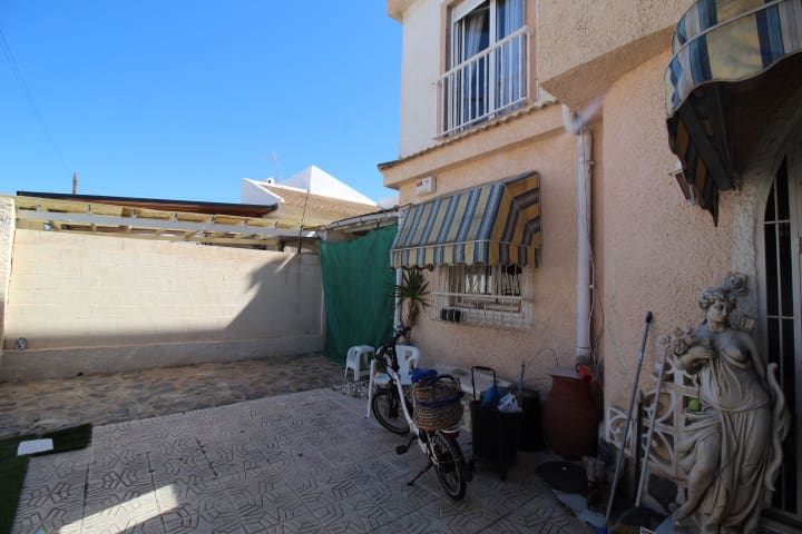 4 bedroom Villa for sale in Pilar de la Horadada with pool - € 350,000 (Ref: 9833299)