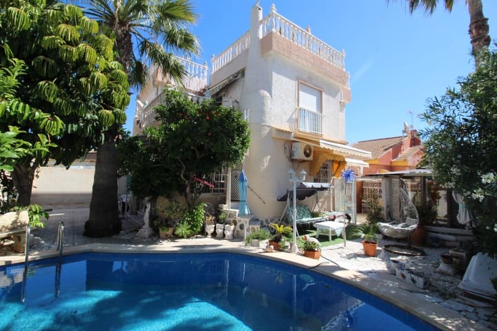 4 bedroom Villa for sale in Pilar de la Horadada with pool - € 350,000 (Ref: 9833299)