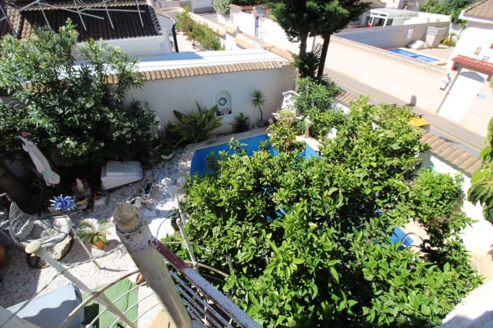 4 bedroom Villa for sale in Pilar de la Horadada with pool - € 350,000 (Ref: 9833299)