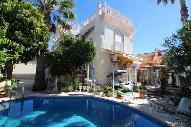 4 soverom Villa til salgs i Mil Palmeras, Pilar de la Horadada med svømmebasseng - € 350 000 (Ref: 9833299)