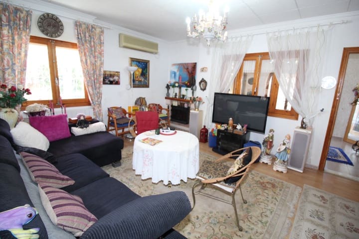 4 bedroom Villa for sale in Pilar de la Horadada with pool - € 350,000 (Ref: 9833299)