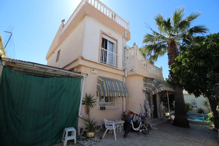 4 bedroom Villa for sale in Pilar de la Horadada with pool - € 350,000 (Ref: 9833299)