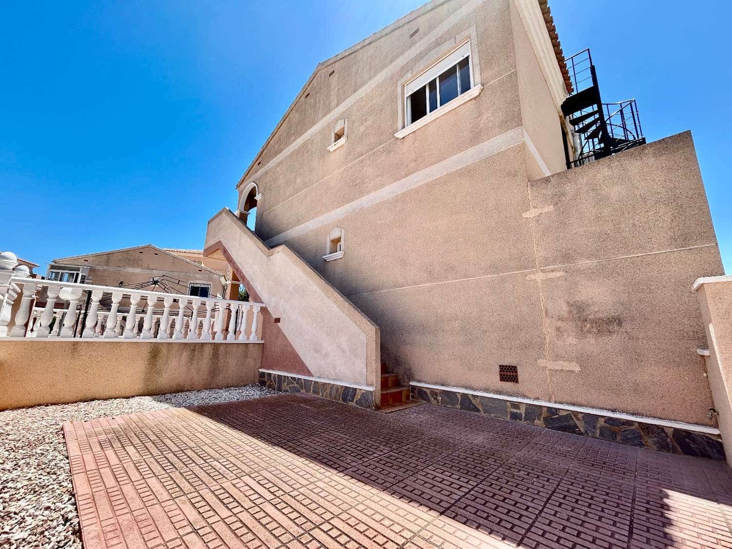 2 soveværelse Penthouse til salg i La Zenia med swimmingpool - € 165.000 (Ref: 9854980)